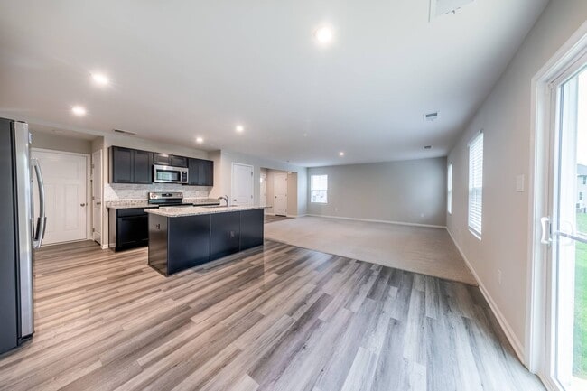 Photo - 1005 Marquis Pkwy