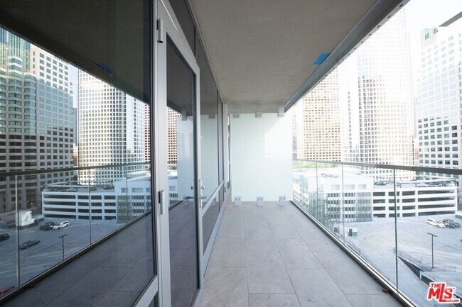 Building Photo - 877 Francisco St Unit 1819 Rental
