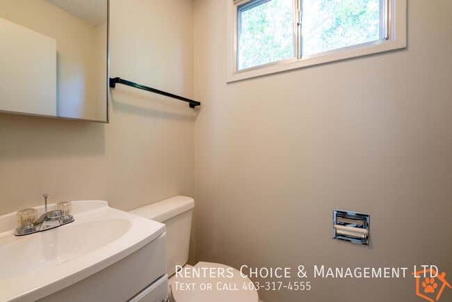 Photo - Pet Friendly Half Duplex with Fenced Yard in Claresholm