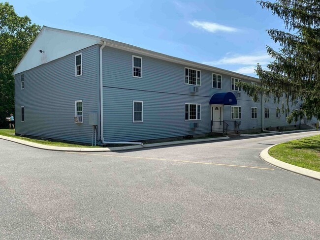 Building Photo - 105 Horse Pond Rd Unit APT F