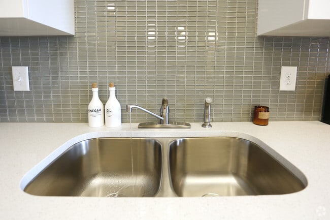 1 BR, 1 BA - 765 SF - The Brady