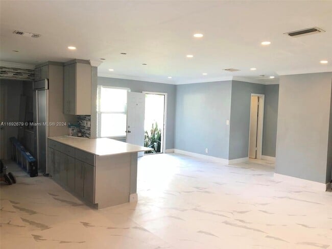 Photo - 223 SW 10th St