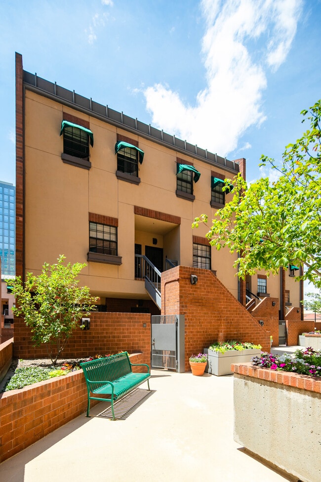 Photo - 1512 Larimer St
