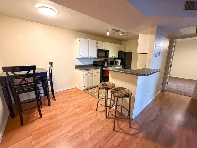 Photo - 1385 W University Ave