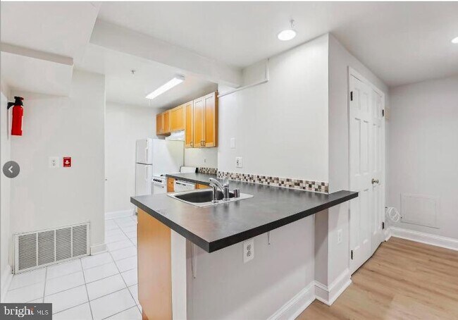 Photo - 2303 17th St NW