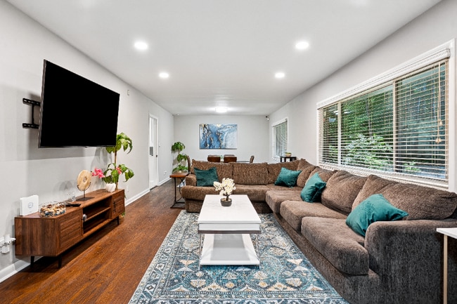 Photo - 703 Waterford Rd NW