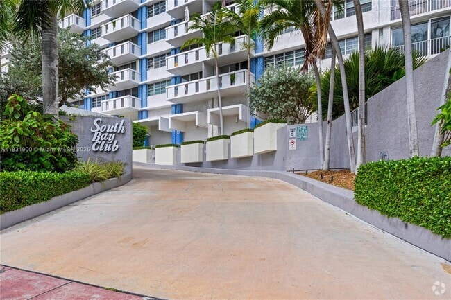 Building Photo - 800 West Ave Unit 636 Rental