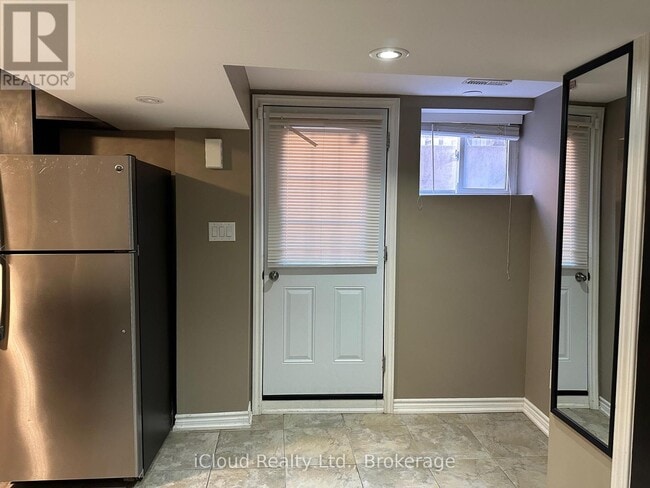 Photo - 5215 Micmac Crescent