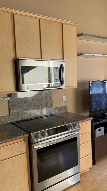 Building Photo - 175 S Lake Ave Unit 408 Rental