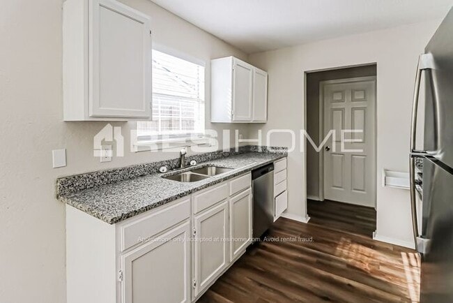 Photo - 3037 Pinecrest St