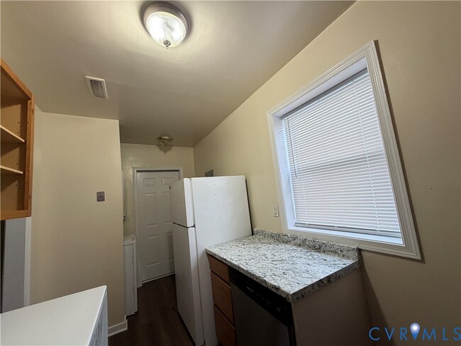 114 S Addison St Unit Upper