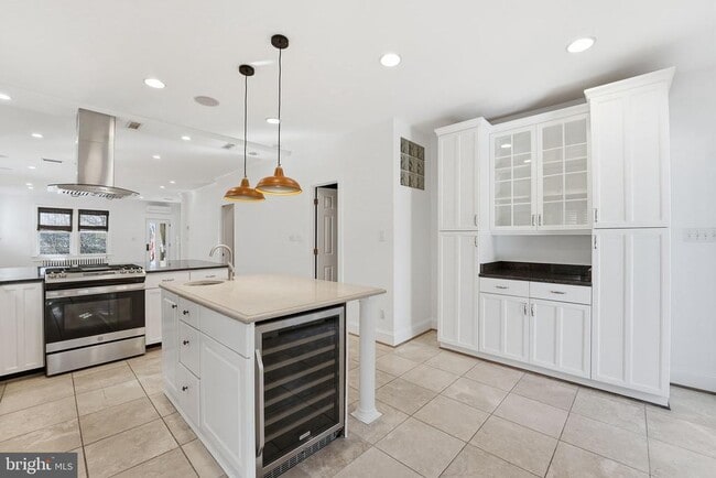 Photo - 5149 MacArthur Blvd NW