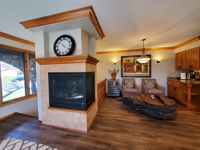 Photo - 2521 Cedar Hills Dr