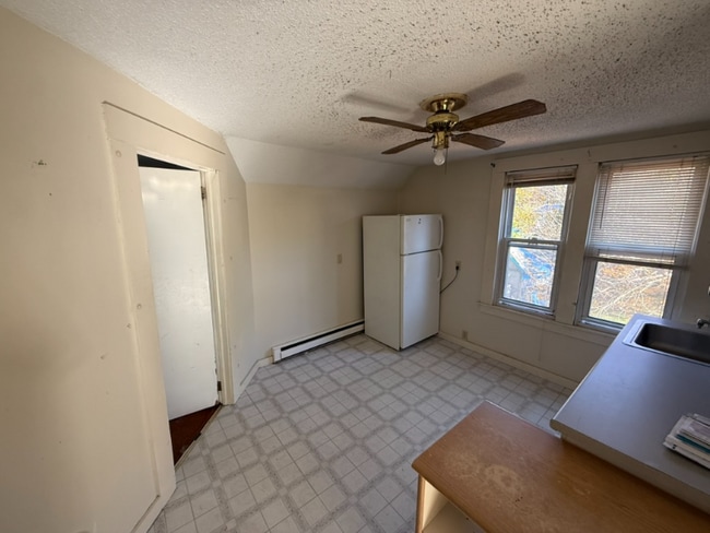 Photo - 22 Emmett St Unit 3