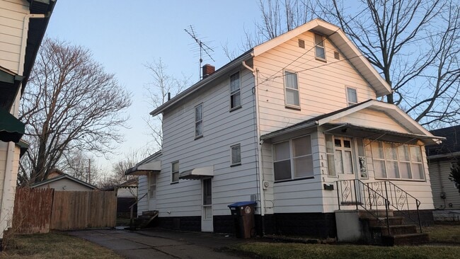 Photo - Charming 3-bedroom, 1.5-bathroom home located in the heart of Akron