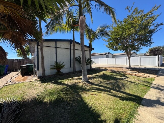 Building Photo - 3 Bedroom - 2 Bathroom Rental