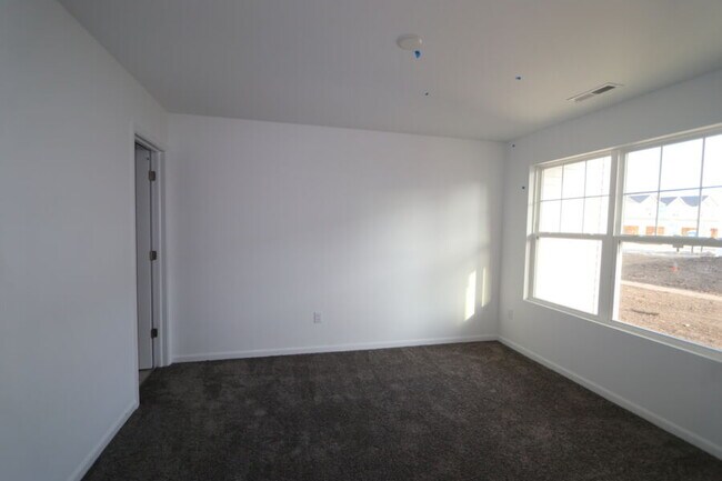 Photo - 462 Comstock Rd