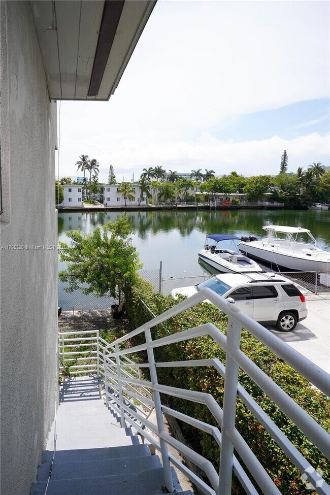 Building Photo - 8321 Crespi Blvd Unit 1 Rental