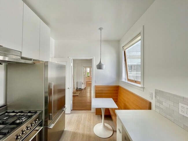 Photo - OPEN HOUSE SUNDAY MAY 4 FROM 2PM TO 3PM Unit 4