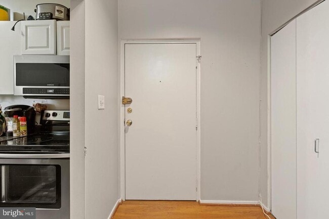 Building Photo - 1844 Columbia Rd NW Unit 104