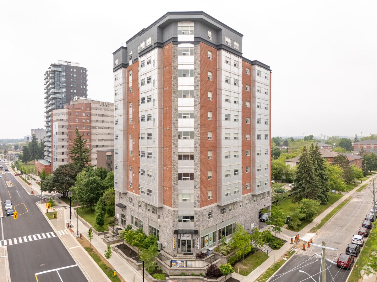 Photo - 185 King St N