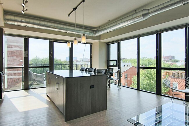 Photo - 200 W Scott St