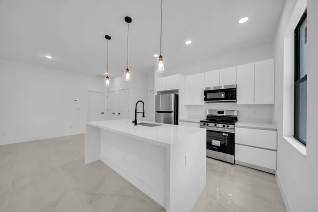 Photo - 2509 50th St W