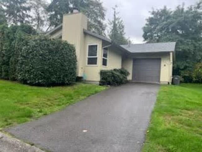 Frente y garaje - 12719 NE 83rd Ct Unidad Rose HIll Duplex