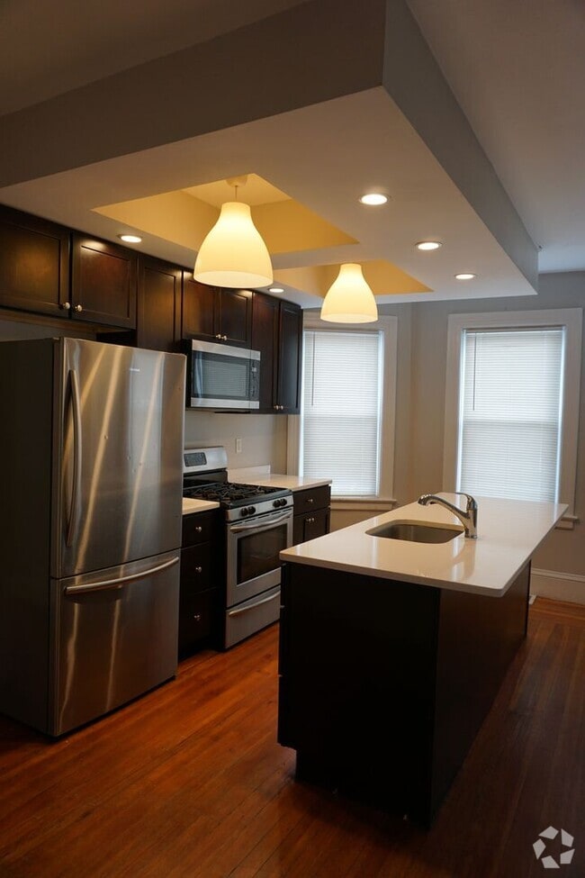 Building Photo - 637 Smith St Unit 637 Smith #1 Rental