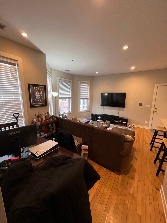 Photo - 2780 N Kenmore Ave Unit 3