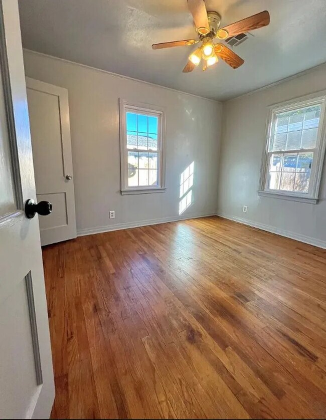 Photo - 910 Garver St