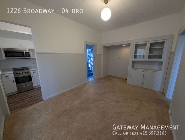 Building Photo - 1226 Broadway-04-bro Unit 04-bro Rental