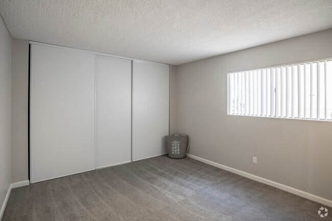 2 BR, 2 BA- 950 SF