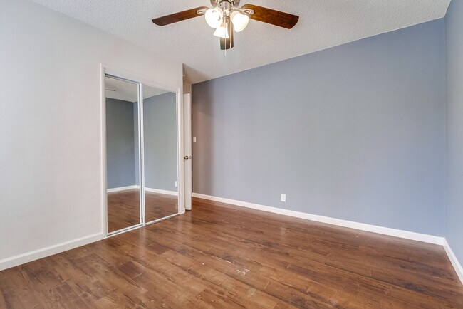 Photo - Classic Courtyard Building on Venice Blvd – Secure, Convenient, Pet-Friendly