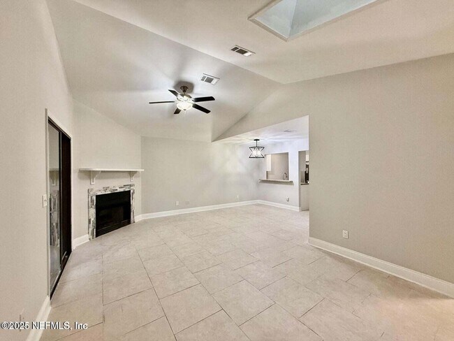 Photo - 3801 Crown Point Rd Unidad 1074