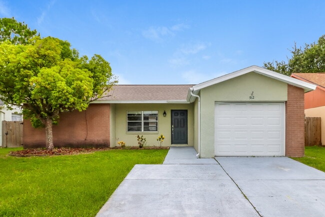 Building Photo - 912 Axlewood Cir