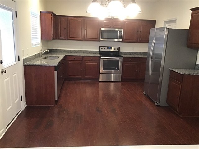 Photo - 708 White Oak Dr