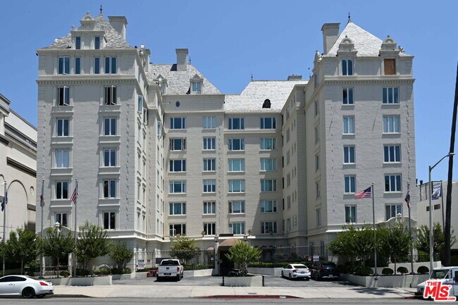 Building Photo - 1424 N Crescent Heights Blvd Unit 28