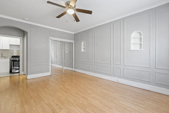 434 W Wellington Ave Unit 606