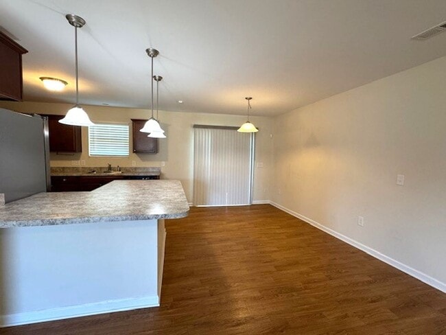 Photo - ~~~~~~~~ Park Place Townhomes ~~~~~~~ Pretty 3 bedroom 2.5 bath unit~~~~~