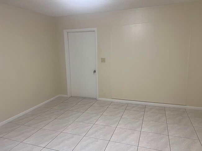 Photo - 2073 E Bond Dr