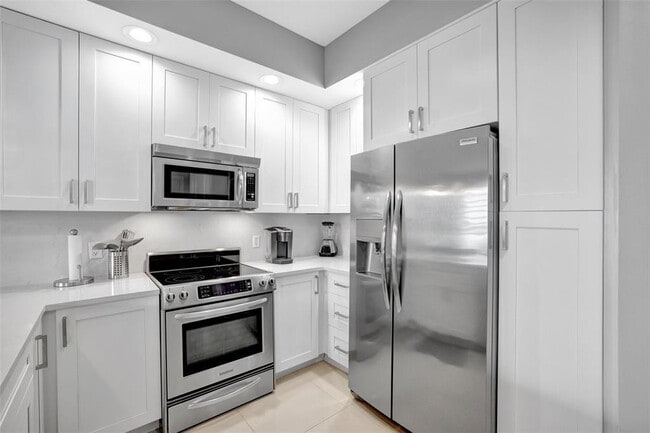 Photo - 315 NE 3rd Ave Unidad 1004