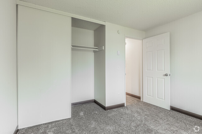 2BR, 1BA - 800SF - Mountain View Apartments