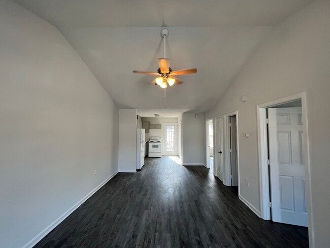 Photo - 140 Lanier Dr