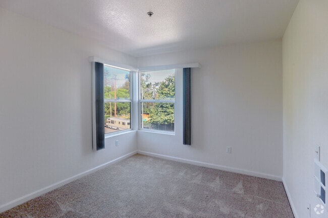 1BR, 1BA - 600SF - Bedroom