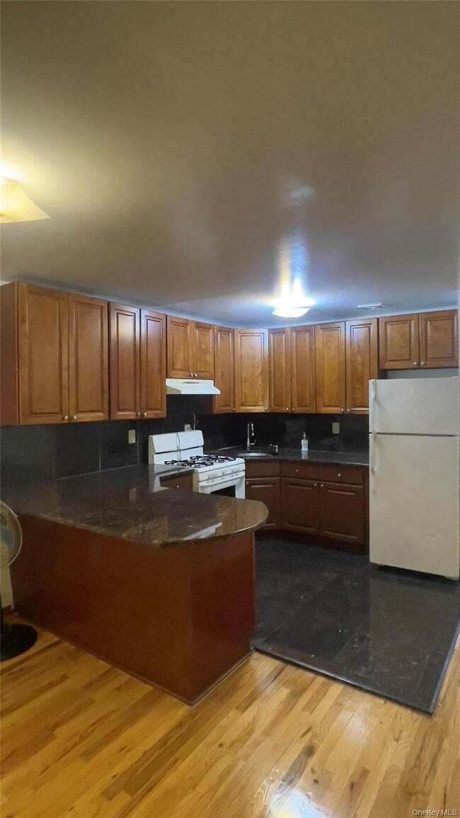 Photo - 106-15 155th St