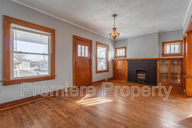 Photo - 2400 N 12 St