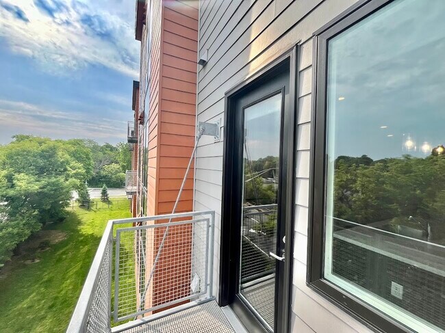 Photo - 625 S Goodman St