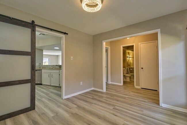 Photo - 14662 Perthshire Rd Unidad True