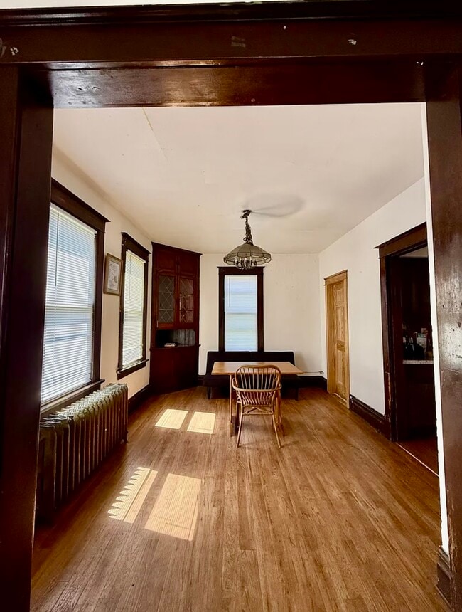 Photo - 308 7th St S
